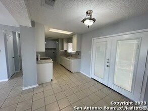 5938 Hidden Glade in San Antonio, TX - Building Photo - Building Photo