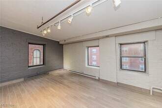 1360 W 9th St in Cleveland, OH - Building Photo - Building Photo