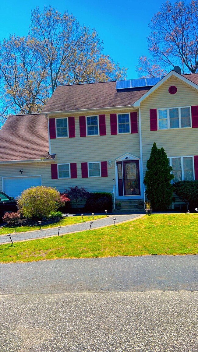 481 Helene Ave Rentals in Shirley, NY