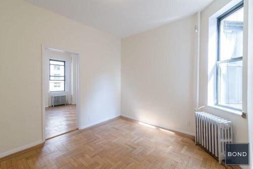 330 E 74th St-Unit -5B in New York, NY - Building Photo