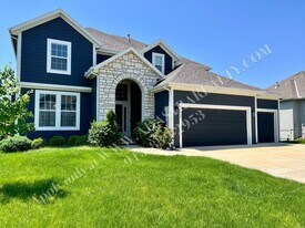 16462 S Parkwood St in Olathe, KS - Building Photo