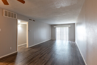 Park Villa Apartments in Shreveport, LA - Foto de edificio - Interior Photo