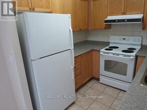 11 Oneida Crescent in Richmond Hill, ON - Building Photo - Building Photo