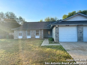 8806 Meadow Range St in San Antonio, TX - Building Photo