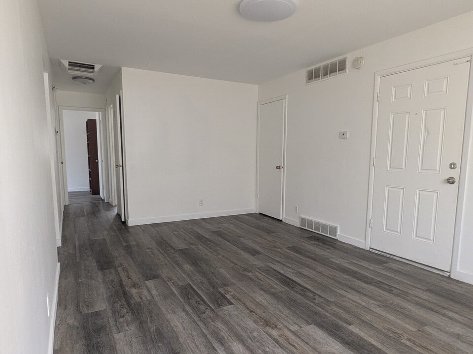 595 W Tiffany Town Dr, Unit 595 in Midvale, UT - Building Photo