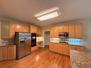 4005 Regal Oaks Dr in Suwanee, GA - Building Photo - Building Photo