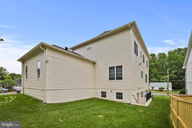 7430 Howard Ct in Falls Church, VA - Building Photo - Building Photo