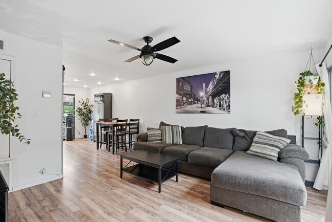 4630 N 68th St, Unit 201 in Scottsdale, AZ - Foto de edificio - Building Photo