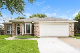 4910 Green Hollow Dr in Arlington, TX - Building Photo