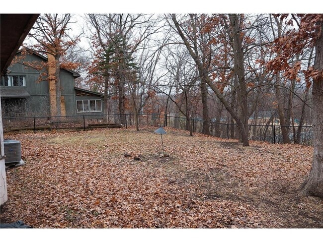 1244 Carlson Lake Ln in Eagan, MN - Foto de edificio - Building Photo