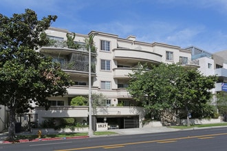 Villas on the Glen in Los Angeles, CA - Building Photo - Building Photo