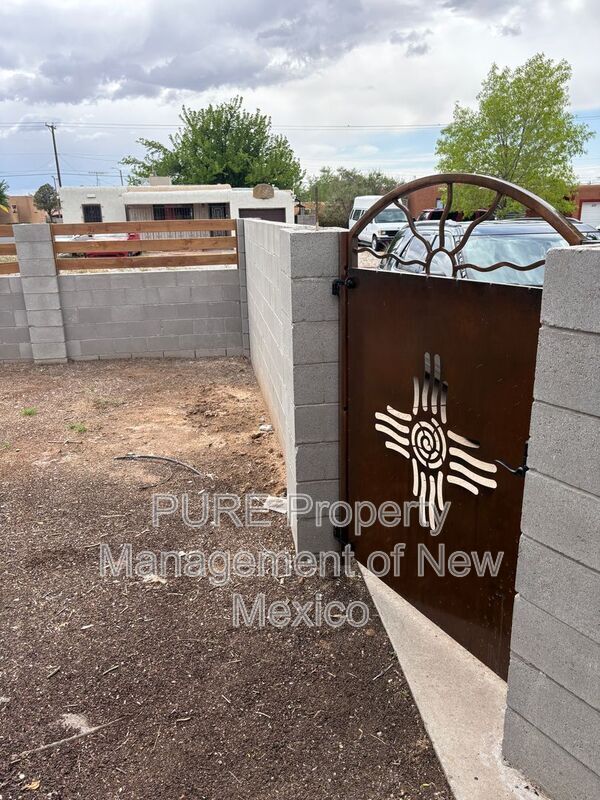 536 Arizona St SE in Albuquerque, NM - Building Photo - Building Photo