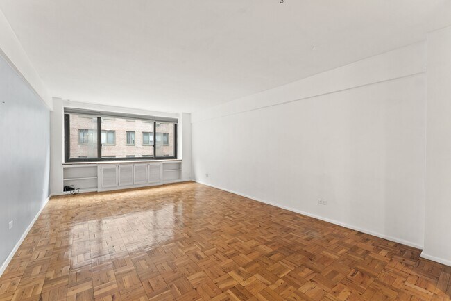 420 E 64th St in New York, NY - Building Photo - Building Photo