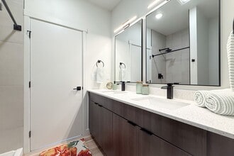 Grandridge Meadows Lofts in Grandview, WA - Foto de edificio - Building Photo