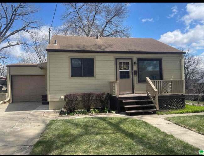 2732 Morgan St in Sioux City, IA - Building Photo - Building Photo