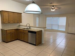 1021 Olivewood Ln in Fort Worth, TX - Building Photo - Building Photo