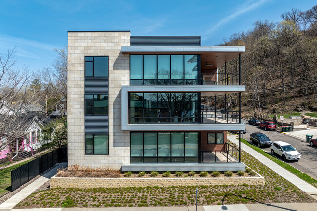 Tripod Condominiums in Hudson, WI - Building Photo - Building Photo