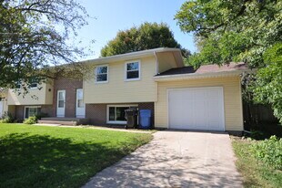 3302 High Rd, Unit High Rd duplex in Middleton, WI - Building Photo
