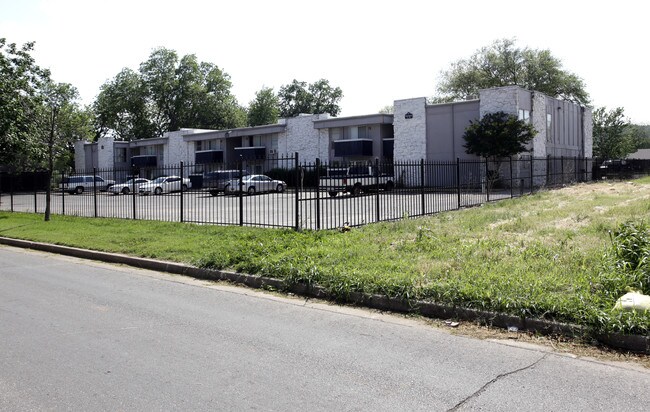 Newport Shores Apartments in Tulsa, OK - Foto de edificio - Building Photo