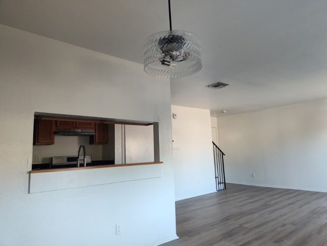 14746 Delano St in Los Angeles, CA - Building Photo - Building Photo
