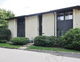 249 Hamilton Ave in Stamford, CT - Building Photo