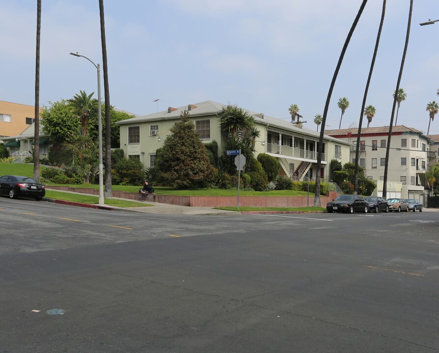 3671-3685 W 4th St in Los Angeles, CA - Building Photo