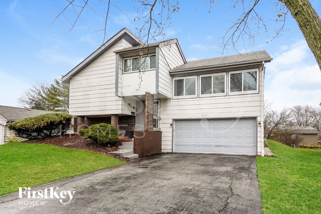property at 3317 Fountainbleau Dr