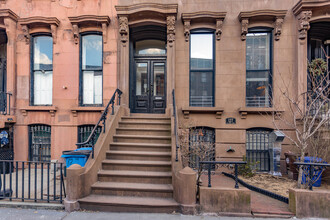 127 Saint James Pl in Brooklyn, NY - Building Photo - Building Photo