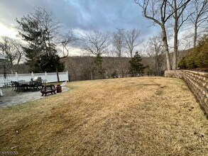 132 Lakeshore Dr in Oakland, NJ - Building Photo - Building Photo