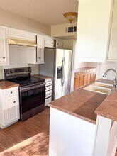 126 Granada in Universal City, TX - Foto de edificio - Building Photo