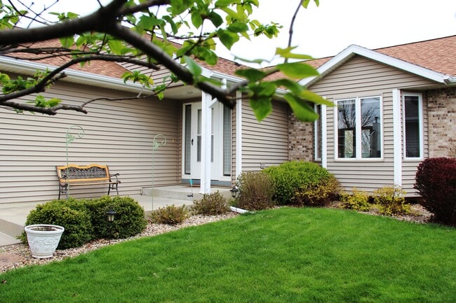 4333 10th St NW in Rochester, MN - Building Photo - Building Photo