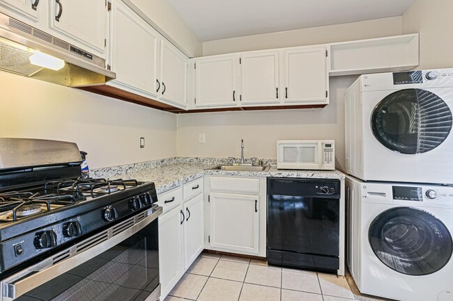 5476 Cedar Ln in Columbia, MD - Building Photo - Building Photo