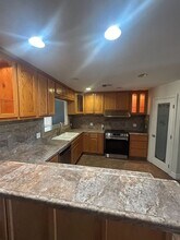 3301 Mount Vernon Ave in Bakersfield, CA - Building Photo - Building Photo