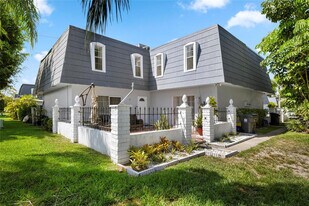 12028 Basin St N in Wellington, FL - Building Photo