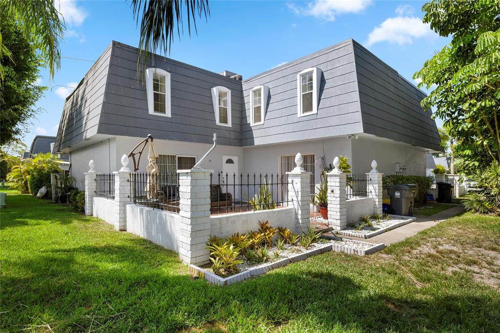 12028 Basin St N in Wellington, FL - Building Photo