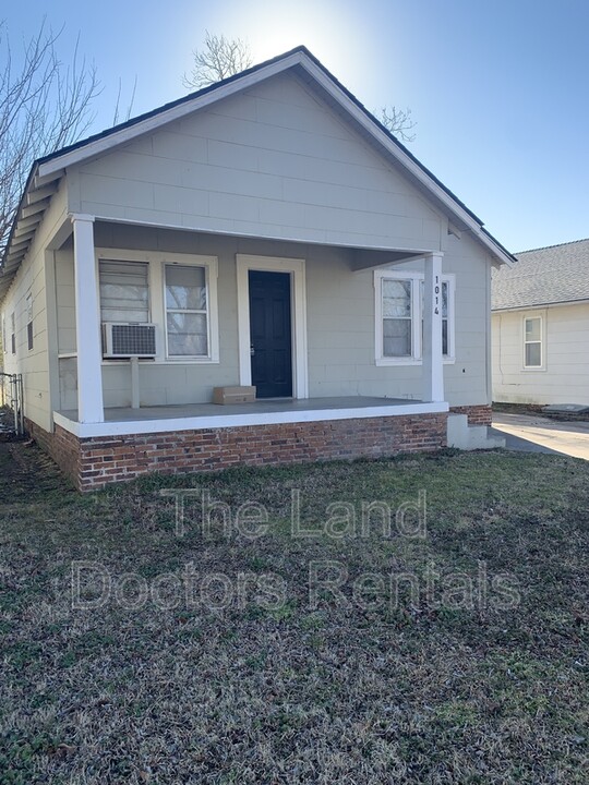 1014 S High School St in Ada, OK - Building Photo