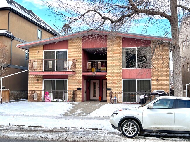 136 12 Av NW in Calgary, AB - Building Photo - Primary Photo