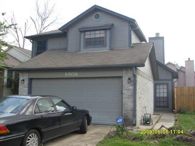 8806 Roaring Point Dr in Houston, TX - Building Photo
