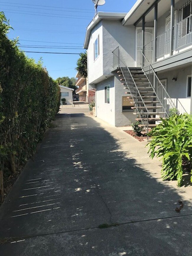 1246 Ashby Ave in Berkeley, CA - Building Photo - Building Photo