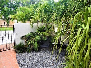 9807 SW 93rd Terrace in Miami, FL - Building Photo - Building Photo
