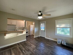 1327 N Robberson Ave in Springfield, MO - Building Photo - Building Photo