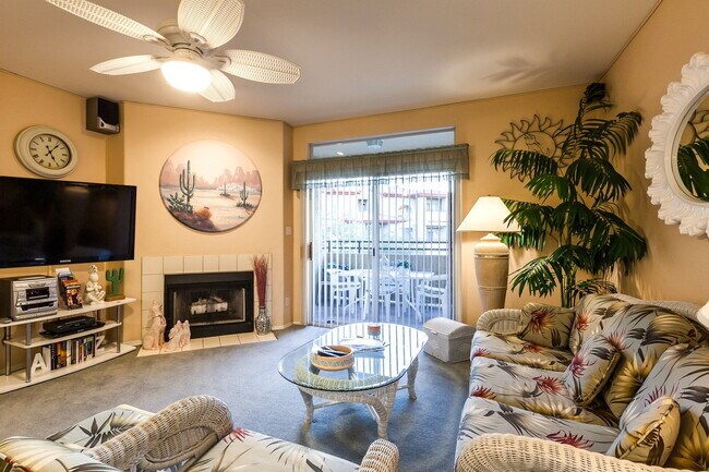 10410 N Cave Creek Rd in Phoenix, AZ - Foto de edificio - Building Photo