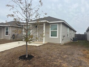 7426 Silos Rdg in San Antonio, TX - Building Photo - Building Photo