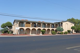 W Vassar Apartments in Visalia, CA - Building Photo
