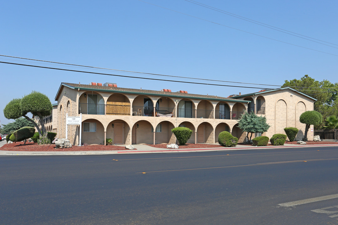 W Vassar Apartments in Visalia, CA - Foto de edificio