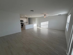 2376 Lanier Rd in Zephyrhills, FL - Foto de edificio - Building Photo