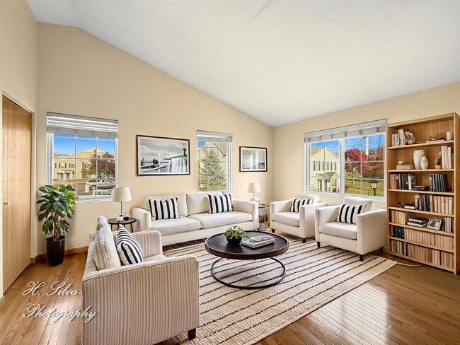 1431 Silverstone Dr in Carpentersville, IL - Building Photo - Building Photo