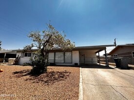 1516 Elmhurst Dr in El Paso, TX - Building Photo