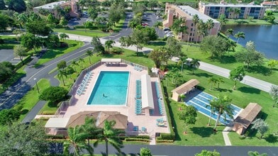 6795 Huntington Ln in Delray Beach, FL - Building Photo - Building Photo