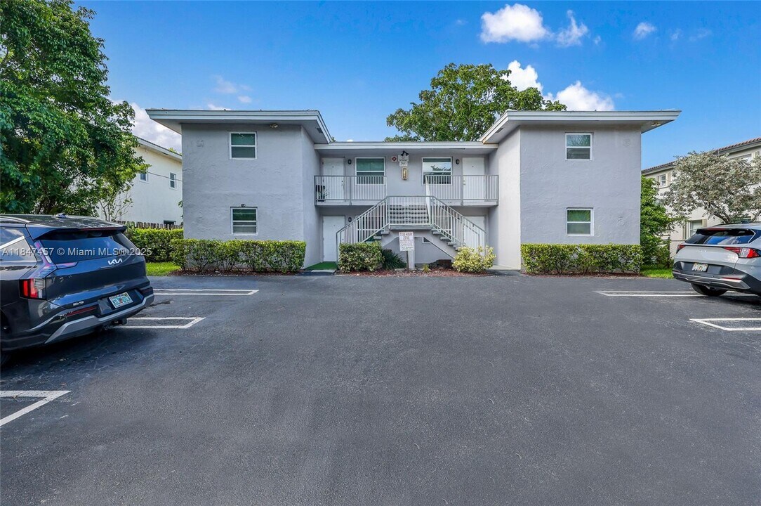 7921 NW 44th Ct in Coral Springs, FL - Building Photo